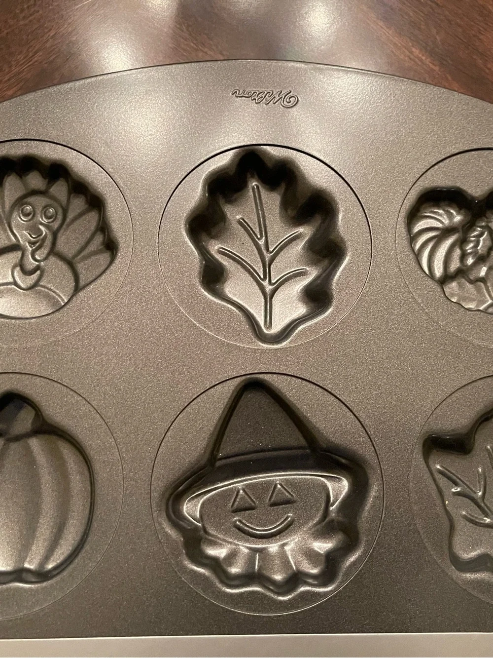 Crate & Barrel Wilton Fall Thanksgiving Halloween Cookie Pan New